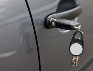 Golden Locksmith Services Thiensville, WI 262-438-0236 - 21-Unlock-Car